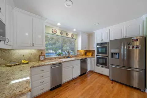 Kitchen - 13087 Spring Lake St, Redding, CA 96003 photo 4 of 6