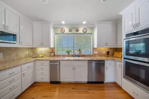 Kitchen - 13087 Spring Lake St, Redding, CA 96003 photo 3 of 6