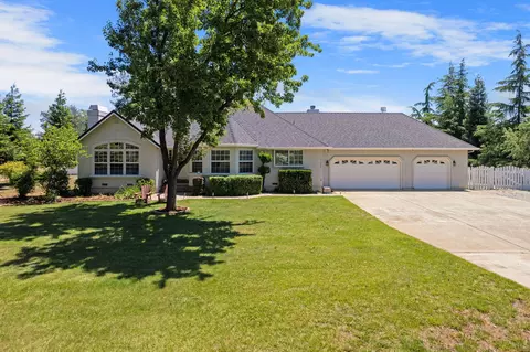 Exterior - 13087 Spring Lake St, Redding, CA 96003 photo 24 of 26