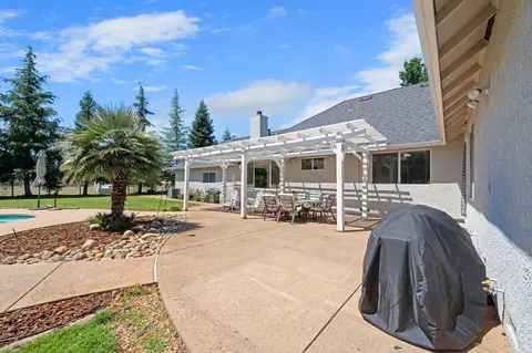 Exterior - 13087 Spring Lake St, Redding, CA 96003 photo 5 of 26