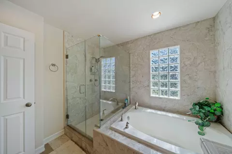 Bath - 13087 Spring Lake St, Redding, CA 96003 photo 2 of 4
