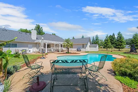 Exterior - 13087 Spring Lake St, Redding, CA 96003 photo 11 of 26