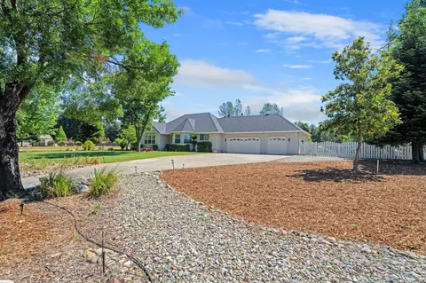 Exterior - 13087 Spring Lake St, Redding, CA 96003 photo 21 of 26
