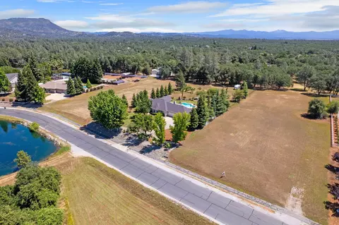 View/Area - 13087 Spring Lake St, Redding, CA 96003 photo 5 of 9
