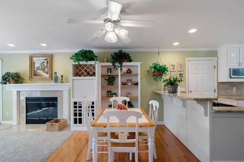 Dining - 13087 Spring Lake St, Redding, CA 96003 photo 4 of 5