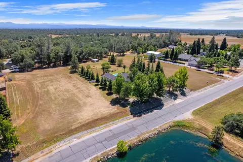 View/Area - 13087 Spring Lake St, Redding, CA 96003 photo 3 of 9