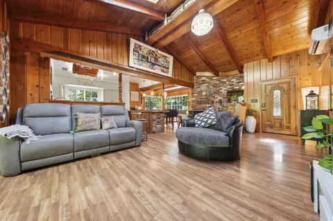 Living - 1060 Lincoln St, Redding, CA 96001 photo 2 of 3