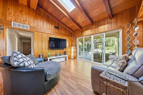 Living - 1060 Lincoln St, Redding, CA 96001 photo 1 of 3