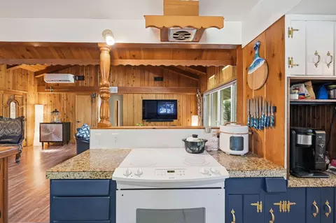 Kitchen - 1060 Lincoln St, Redding, CA 96001 photo 5 of 6