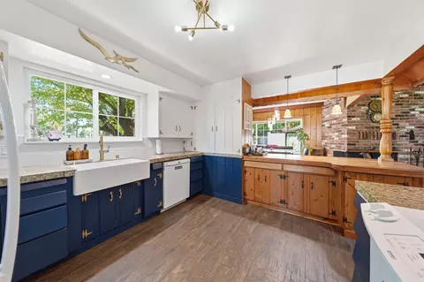 Kitchen - 1060 Lincoln St, Redding, CA 96001 photo 4 of 6