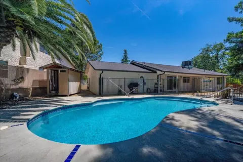 Exterior - 790 Donna Ct, Redding, CA 96003 photo 2 of 18