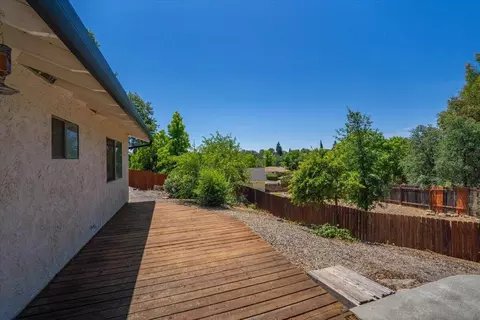 Exterior - 790 Donna Ct, Redding, CA 96003 photo 14 of 18