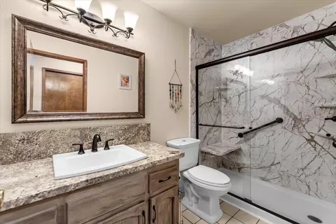 Bath - 790 Donna Ct, Redding, CA 96003 photo 4 of 4