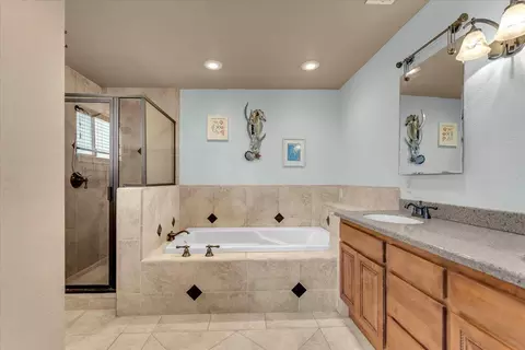 Bath - 790 Donna Ct, Redding, CA 96003 photo 1 of 4