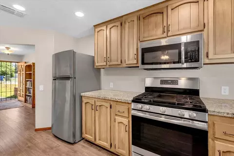 Kitchen - 790 Donna Ct, Redding, CA 96003 photo 5 of 5