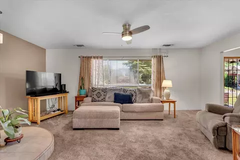 Living - 790 Donna Ct, Redding, CA 96003 photo 3 of 4