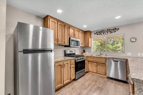 Kitchen - 790 Donna Ct, Redding, CA 96003 photo 2 of 5