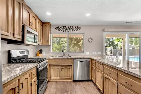 Kitchen - 790 Donna Ct, Redding, CA 96003 photo 1 of 5