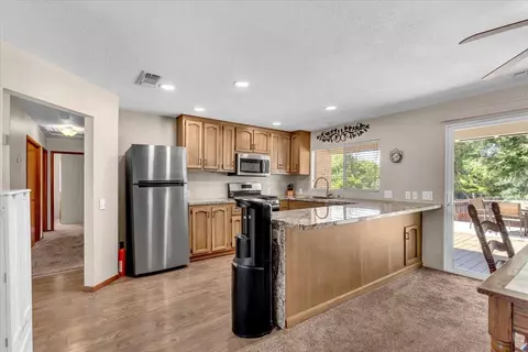 Kitchen - 790 Donna Ct, Redding, CA 96003 photo 3 of 5