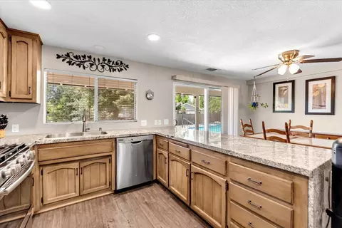 Kitchen - 790 Donna Ct, Redding, CA 96003 photo 4 of 5