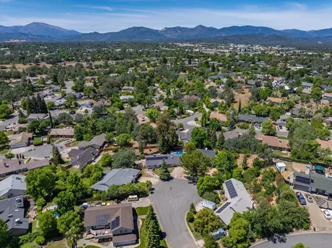 View/Area - 790 Donna Ct, Redding, CA 96003 photo 4 of 9