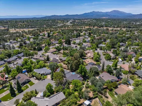 View/Area - 790 Donna Ct, Redding, CA 96003 photo 5 of 9