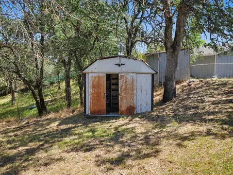 Exterior - 861 Redwood Blvd, Redding, CA 96003 photo 6 of 7
