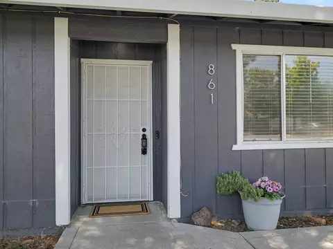 Exterior - 861 Redwood Blvd, Redding, CA 96003 photo 3 of 7