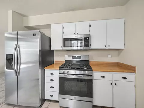 Kitchen - 861 Redwood Blvd, Redding, CA 96003 photo 2 of 2