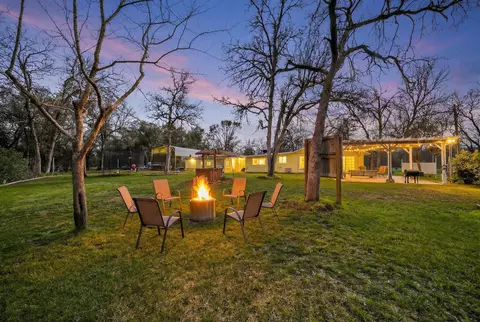 13693 Kitty Hawk Ln, Redding, CA 96003