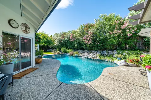 Exterior - 2280 Cumberland Dr, Redding, CA 96001 photo 8 of 15