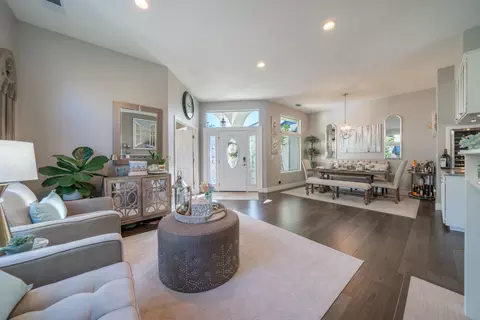 Entry Way - 2280 Cumberland Dr, Redding, CA 96001 photo 2 of 2