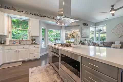 Kitchen - 2280 Cumberland Dr, Redding, CA 96001 photo 4 of 4
