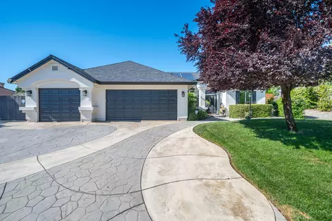 Exterior - 2280 Cumberland Dr, Redding, CA 96001 photo 2 of 15