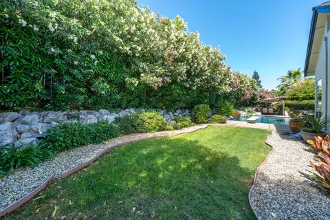 Exterior - 2280 Cumberland Dr, Redding, CA 96001 photo 13 of 15