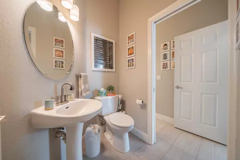 Bath - 2280 Cumberland Dr, Redding, CA 96001 photo 1 of 5