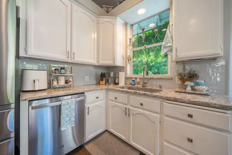 Kitchen - 2280 Cumberland Dr, Redding, CA 96001 photo 2 of 4