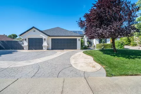 2280 Cumberland Dr, Redding, CA 96001