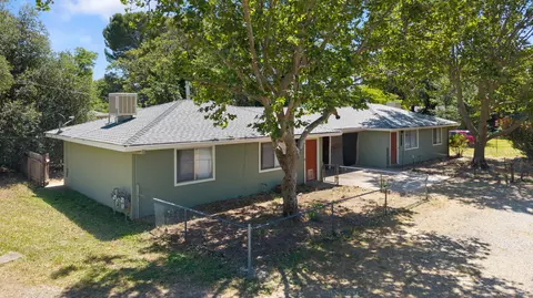 Exterior - 3475 Nicolet Ln, Redding, CA 96001 photo 2 of 8