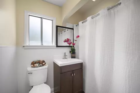 Bath - 3475 Nicolet Ln, Redding, CA 96001 photo 1 of 1