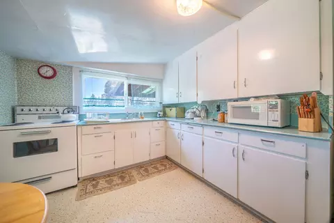 Kitchen - 19031 Old State Hwy, Macdoel, CA 96058 photo 10 of 11