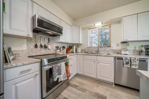 Kitchen - 19031 Old State Hwy, Macdoel, CA 96058 photo 5 of 11