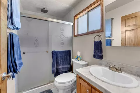 Bath - 1335 Franzel Rd, Red Bluff, CA 96080 photo 2 of 3