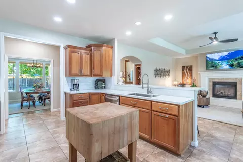 Kitchen - 10 Cinder Cone Loop, Chico, CA 95973 photo 4 of 4