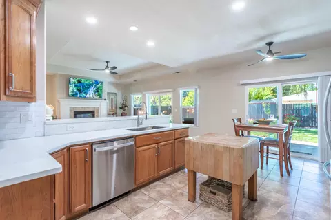 Kitchen - 10 Cinder Cone Loop, Chico, CA 95973 photo 2 of 4