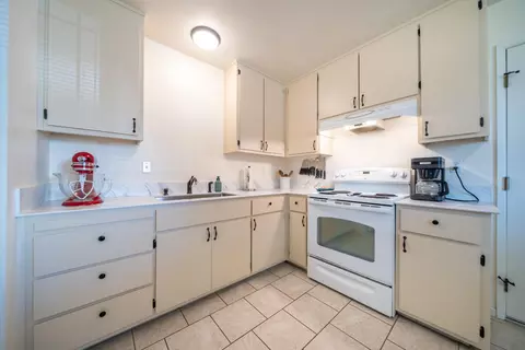 Kitchen - 710 Melton Ct, Red Bluff, CA 96080 photo 2 of 3