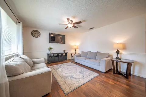 Living - 710 Melton Ct, Red Bluff, CA 96080 photo 1 of 2