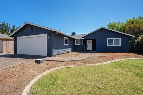 366 Newport Dr, Redding, CA 96001
