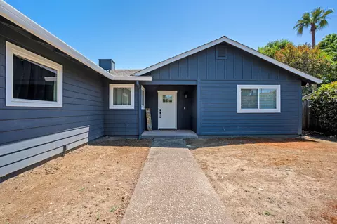 366 Newport Dr, Redding, CA 96001 photo 3