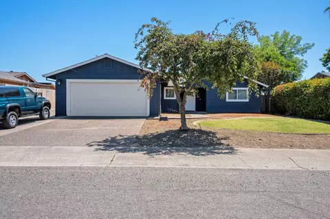 366 Newport Dr, Redding, CA 96001 photo 2